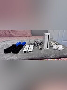 Nintendo Wii Console Bundle - White